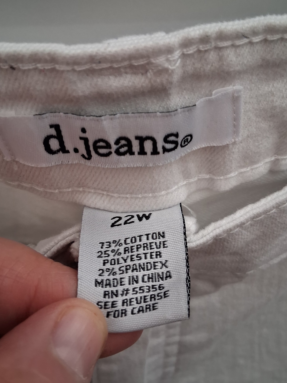 D. JEANS White Women’s Denim Stretchy Jean Shorts Size 22W - Picture 4 of 7